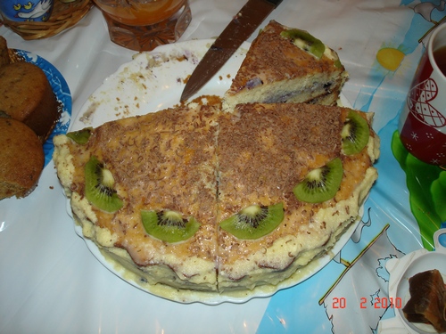 Сметанный торт с киви